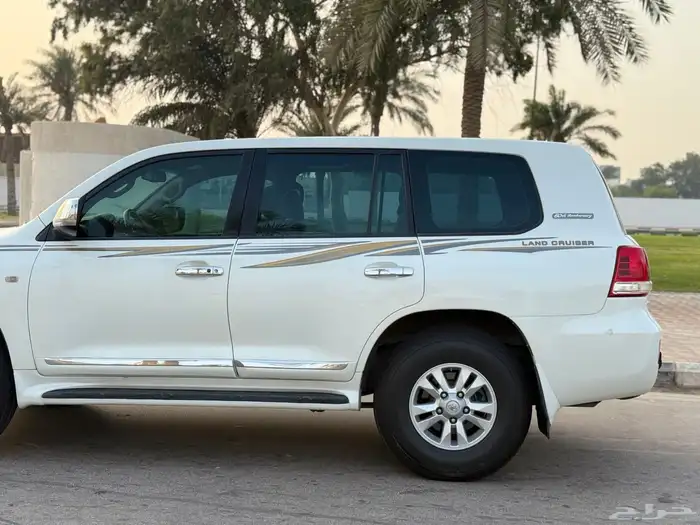 لاندكروزر 2009 GXR فل للبيع 16