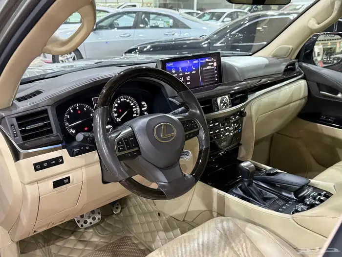 لكزس LX570 2021 4