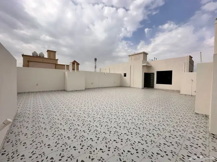 للبيع ادوار ارضيه وروفات علويه فاخره احد روفيده 36