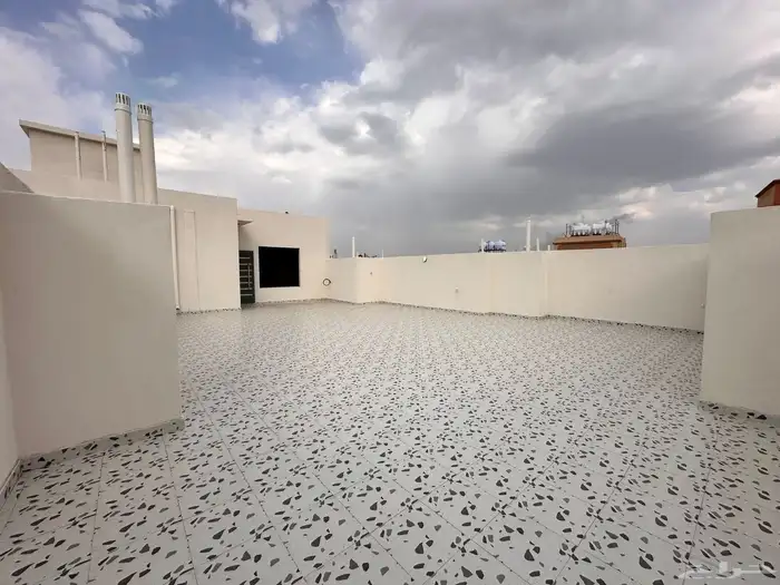 للبيع ادوار ارضيه وروفات علويه فاخره احد روفيده 37