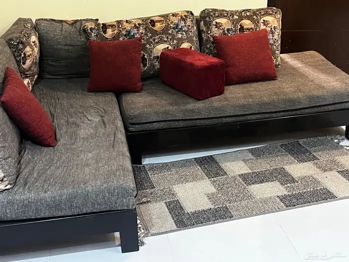 عندي طقمين كنب وغرفة نوم للبيع للتواصل واتساب 0