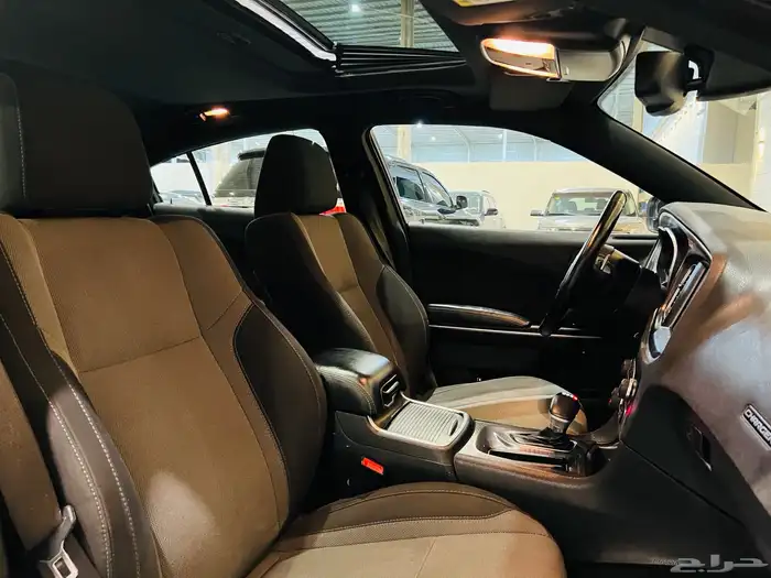 دودج تشارجر 2015 RT V8 بحاله ممتازه 8