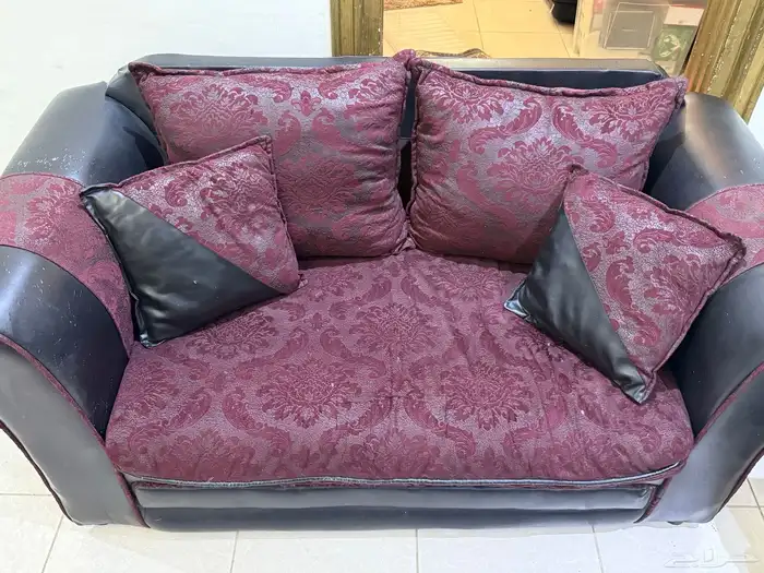 طقم جلوس خمري وأسود 3