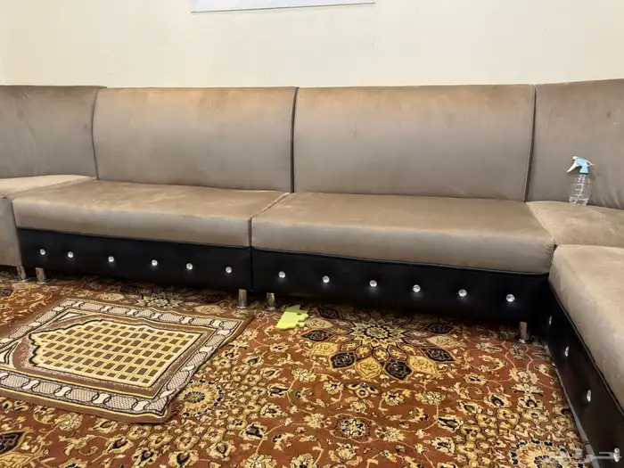 في حريملاء مجلس 4x3 متر مع كرسي مكتبي 2