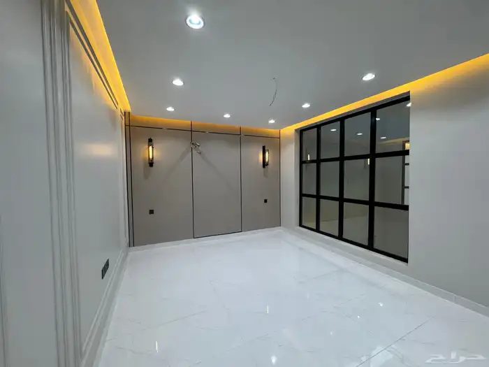 للبيع فيلا دورين وملحق في مخطط ولي العهد تشطيب vipداخل الحد 12