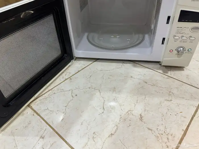 ميكروويف شبه جديد البيع على 170 1