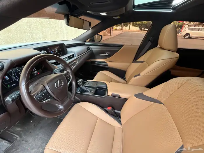 2021 ES300 لكزس 14