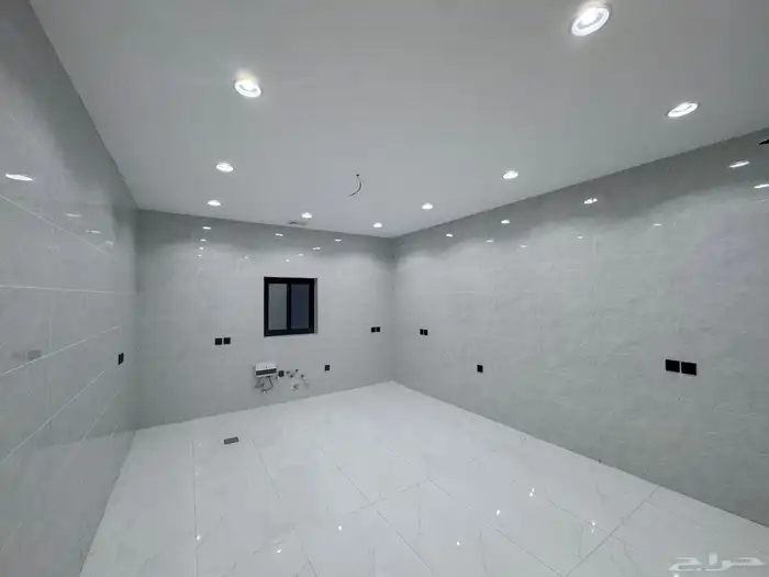 للبيع فيلا دورين وملحق في مخطط ولي العهد تشطيب vipداخل الحد 6