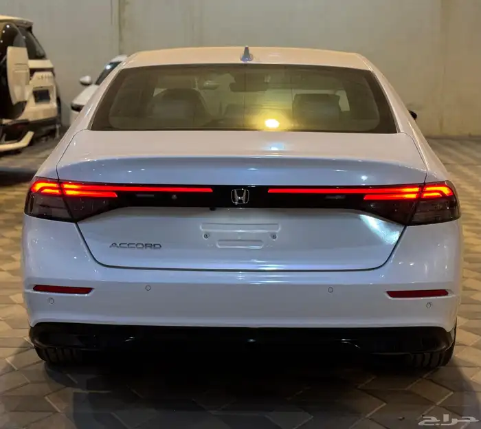 هوندا اكورد فل كامل ابيض ب 145000 شامل الضريبه واللوحات 5