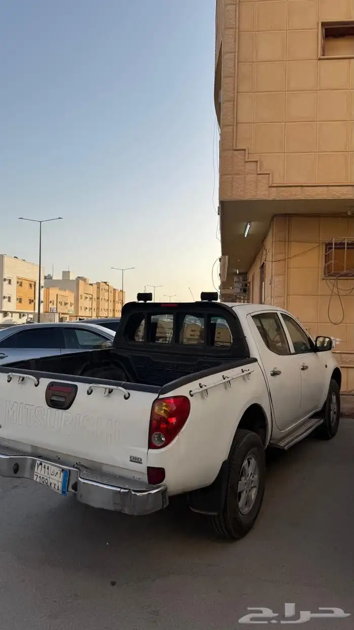 وانيت موستبيشي دبل 1