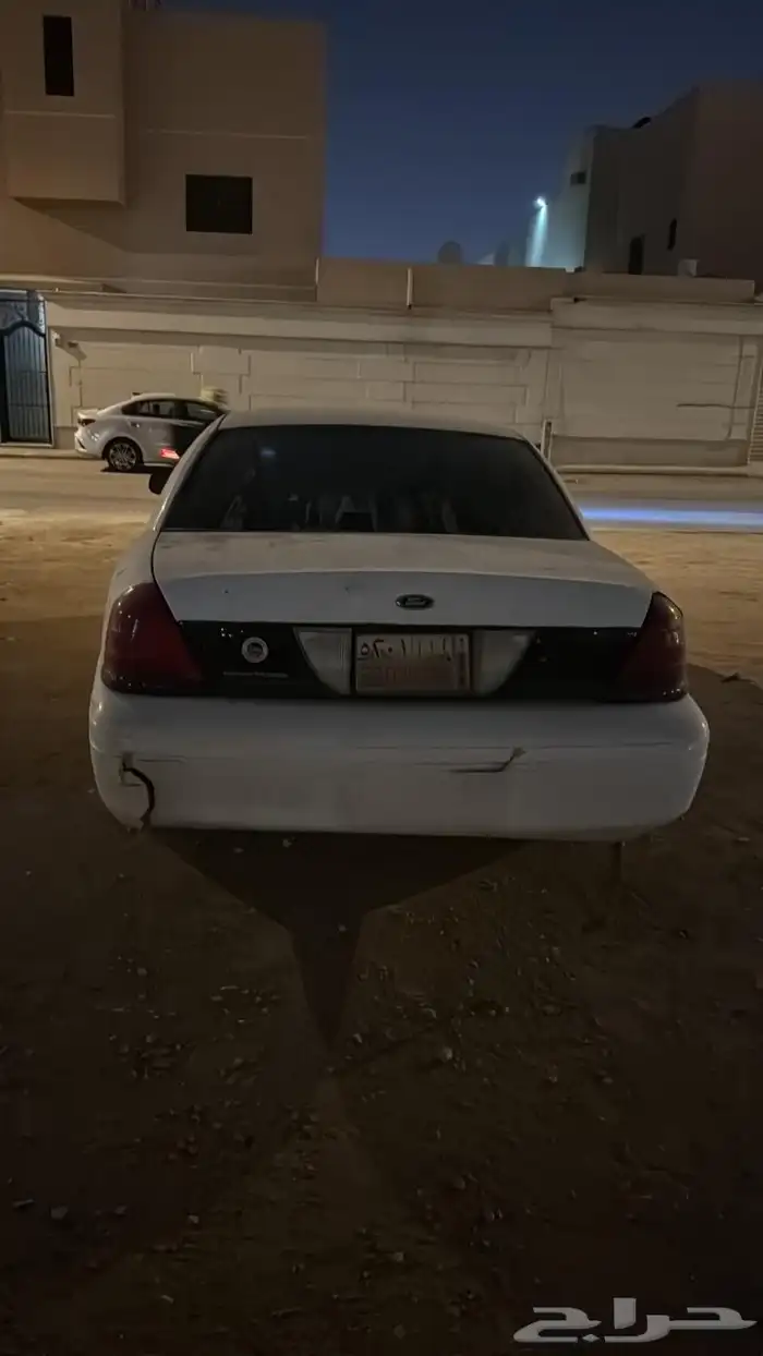 فورد كراون فكتوريا 2