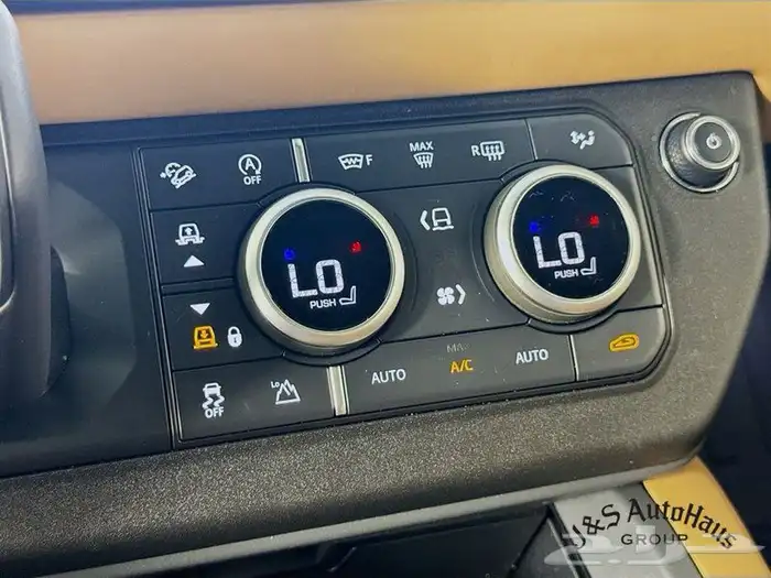 2025 Land Rover Defender 110 S 10