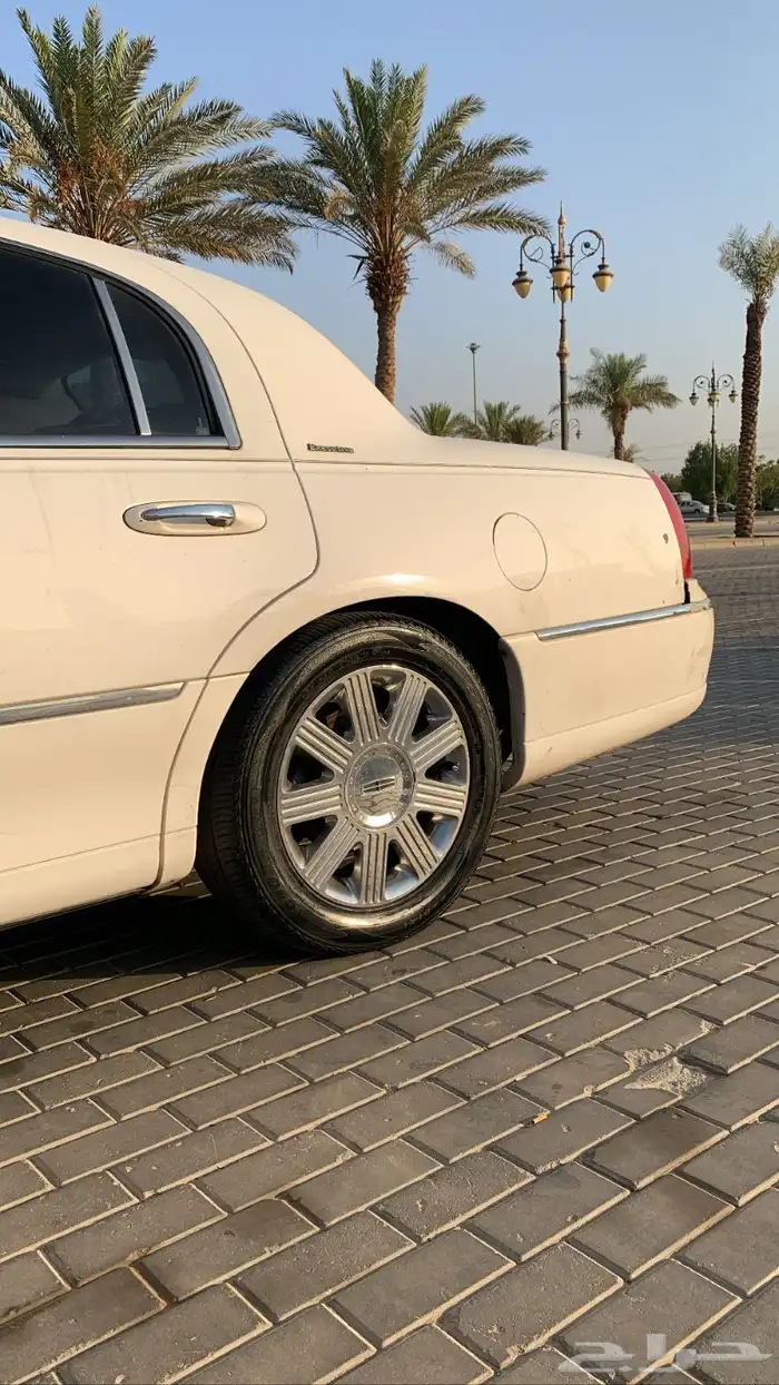 لنكولن تاون كار 8