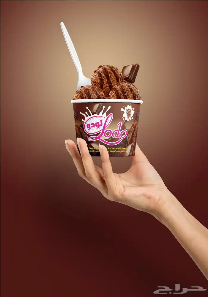 مصمم  جرافيك خبرة 15 عام منتجات -سوشيال ميديا- طباعة- لوحات 89