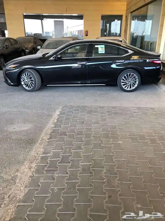 لكزس ES 350 فئة DD فل كامل 2025 متوفر لدى الحسن 2