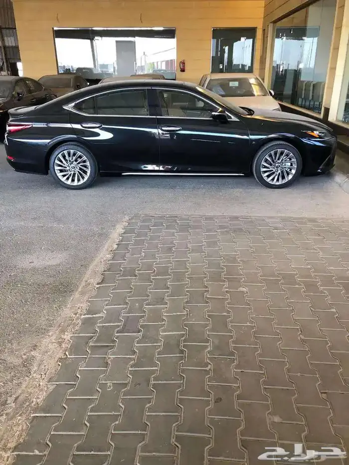 لكزس ES 350 فئة DD فل كامل 2025 متوفر لدى الحسن 1