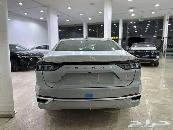 فورد تورس امبيانتي رصاصي فاتح 2025 6