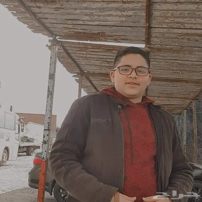 مصمم  جرافيك خبرة 15 عام منتجات -سوشيال ميديا- طباعة- لوحات 81