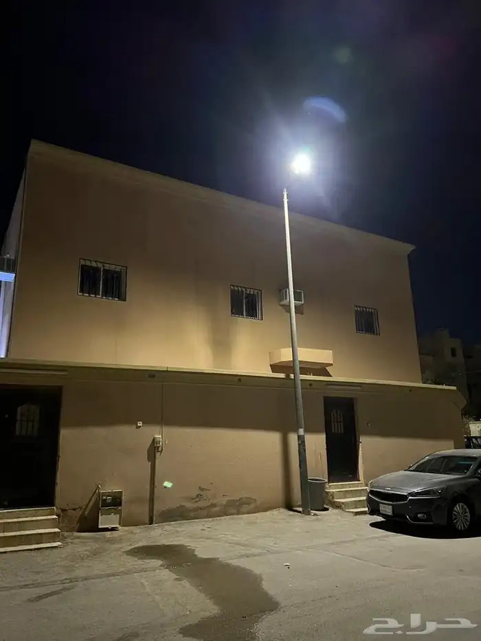 فيلا للبيع بمدينة عنيزة بحي الملك خالد دور ارضي وشقتين ب850 8