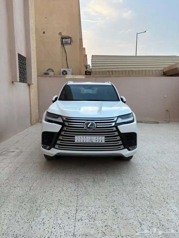 لكزس 2023 بي بي 0