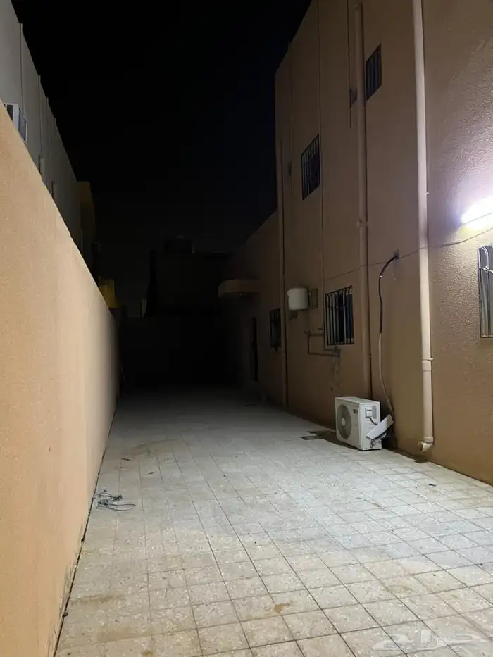 فيلا للبيع بمدينة عنيزة بحي الملك خالد دور ارضي وشقتين ب850 7
