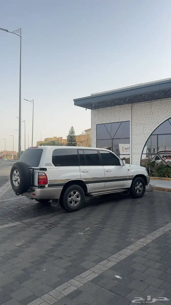 صالون 2000 بدل فقط بدل فقط 0