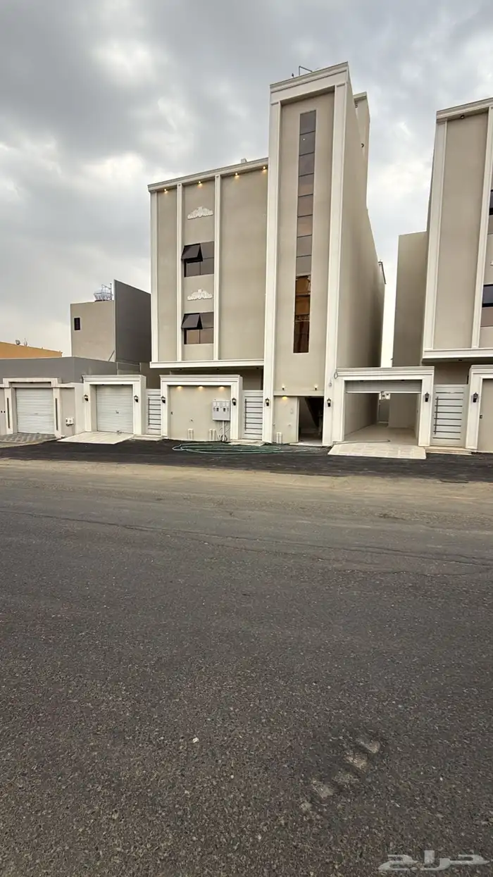 للبيع شقق أرضيه وعلويه بحى ال بريد احد رفيده 0