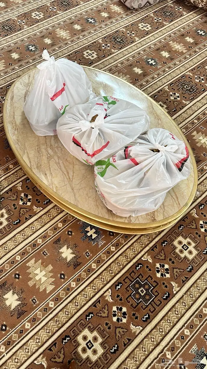 طاوله مع جميع ملحقاتها 0