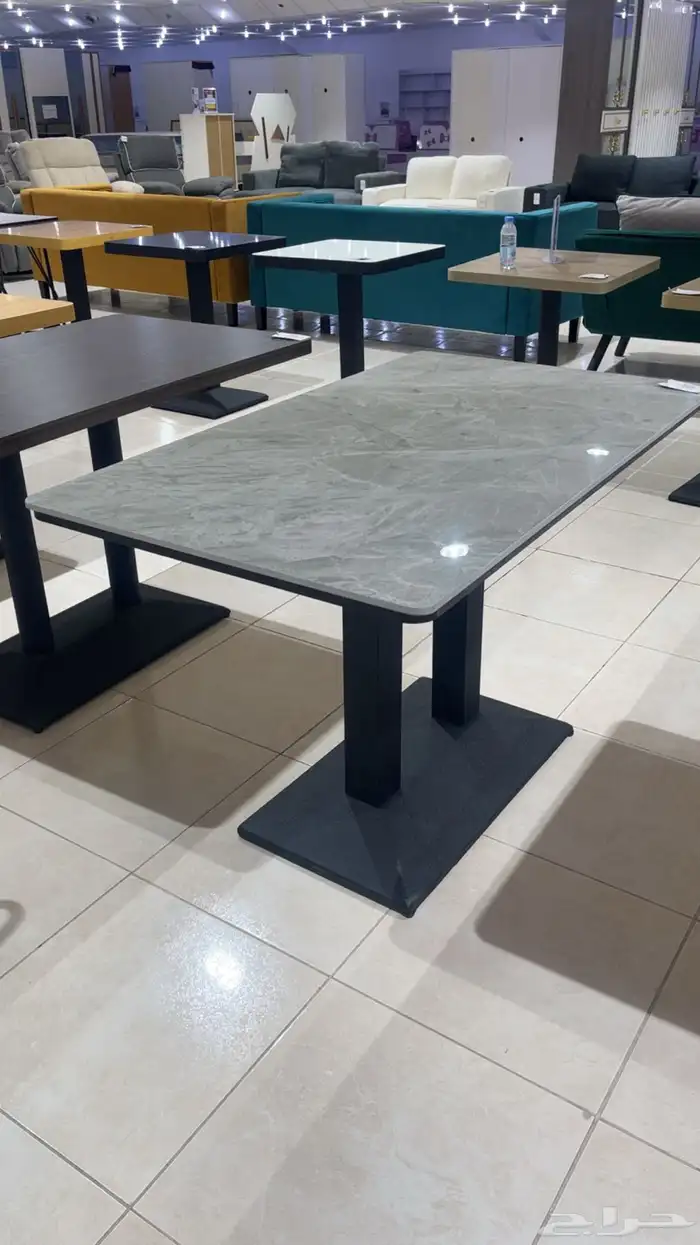 طاولات كوفي ومطاعم مختلفة 0