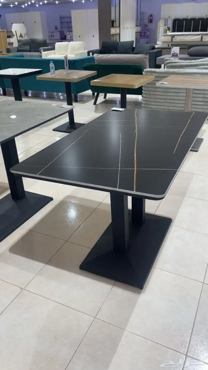 طاولات كوفي ومطاعم مختلفة 1