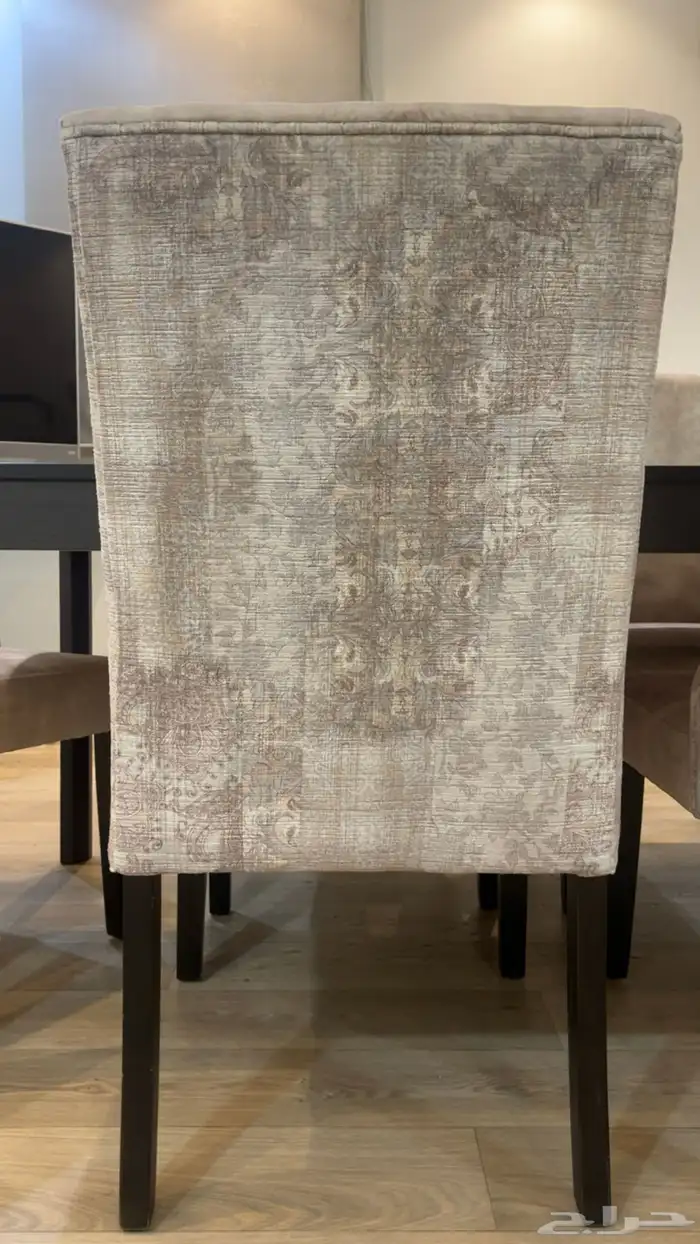 طاولة طعام راقية للبيع 4