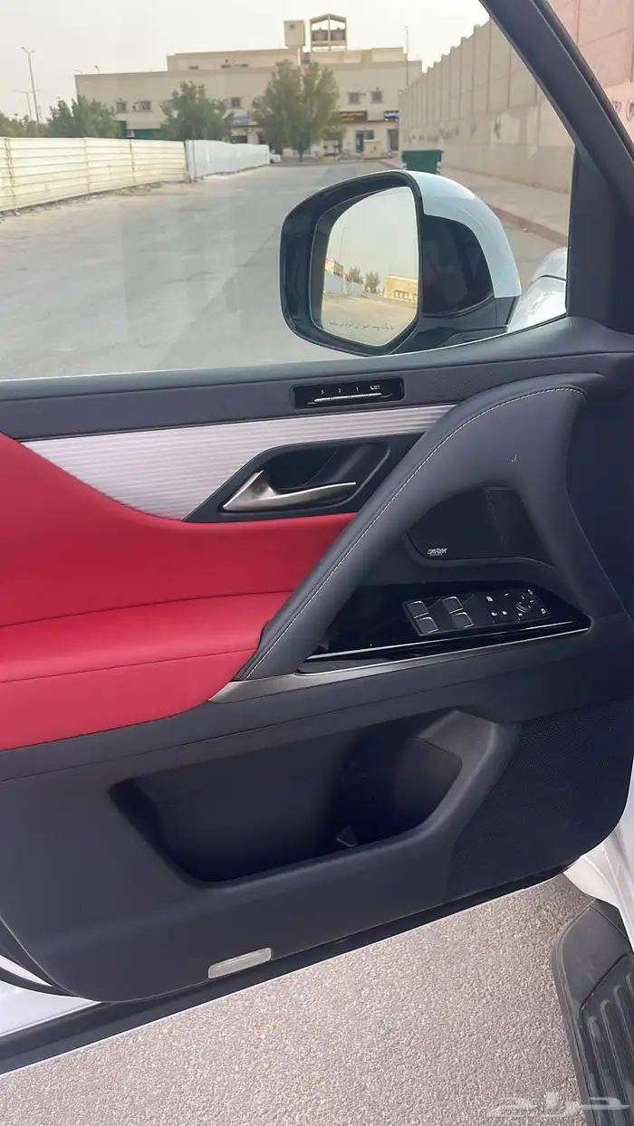 جيب لكزس 2023 F سبورت LX600 13
