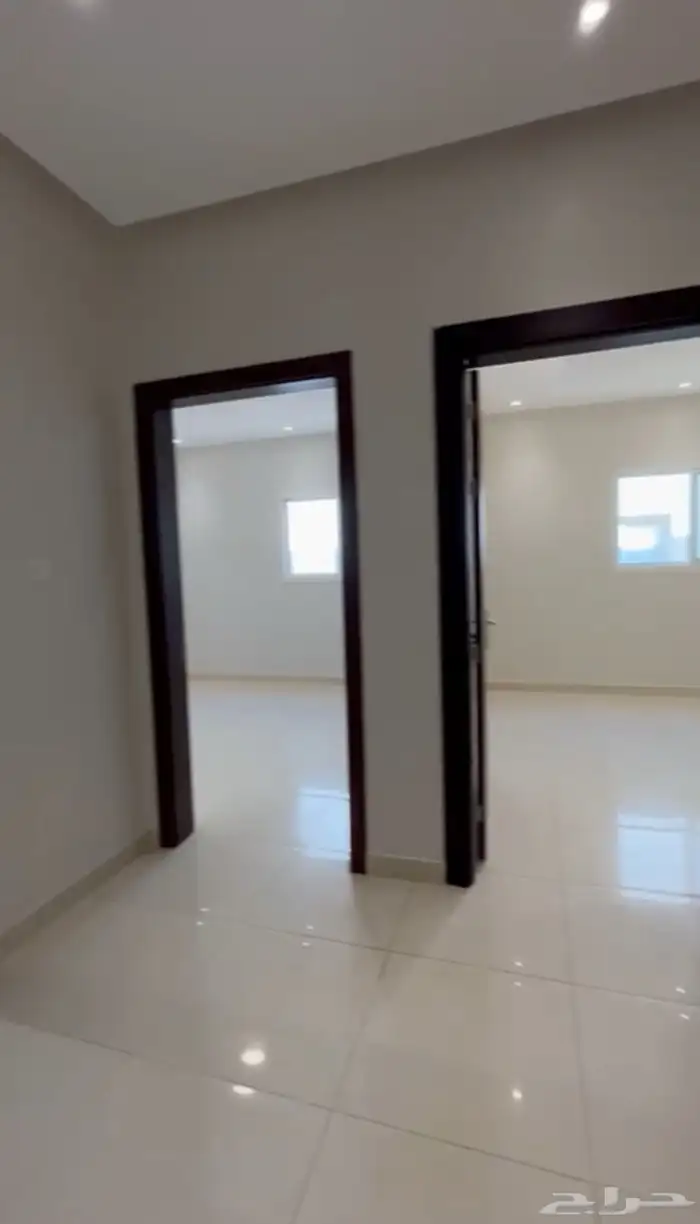للبيع فيلا درج داخلي في حي الجنادرية 3