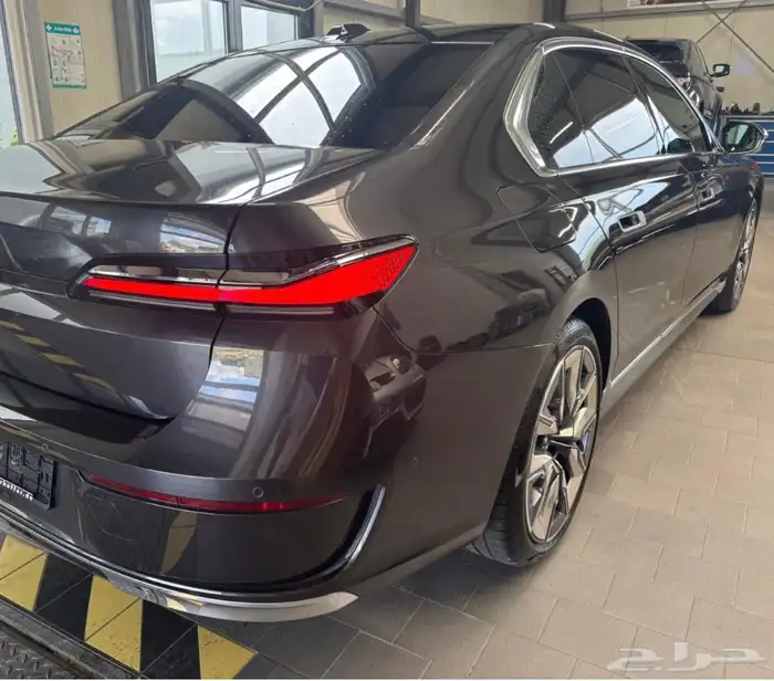 Bmw 740 2024 وارد الماني للاستيراد بحالة جدا ممتازه 9