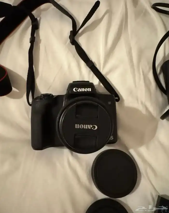 كاميرا canon EOS M50 Mirrorless بحاله ممتازة مع بطاريات 5