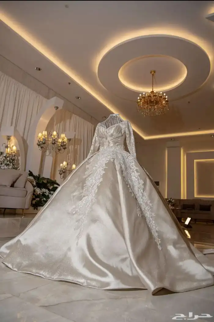 فستان لبس مره وحده  سمول او اكس سمول الملحقات تاج وطرحه 2