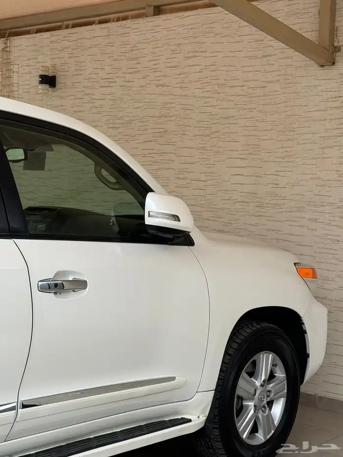 لاندكروزر 2014 GXR3 فل كامل سعودي 12