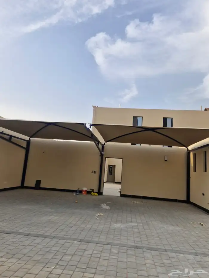 يوجد لدينا استراحة (شالية عزاب ) جديدة مدخل سيارة مساحة 280 5