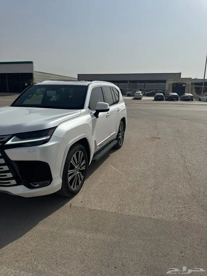 لكزس Lx 2023 ماشي 4000 km فقط سعودي 1