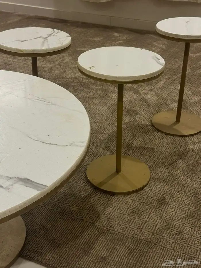 طاولة كبيره رخام مع طاولات خدمه للبيع 1