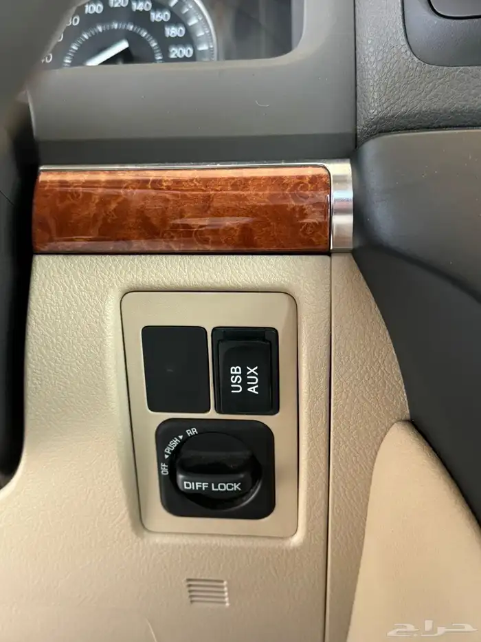 لاندكروزر 2014 GXR3 فل كامل سعودي 13