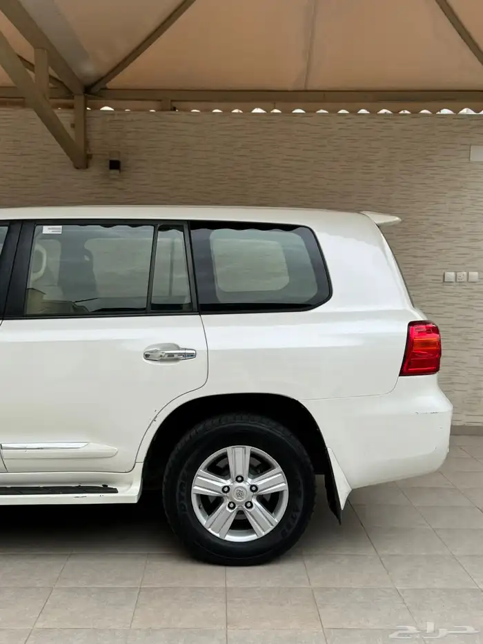 لاندكروزر 2014 GXR3 فل كامل سعودي 3