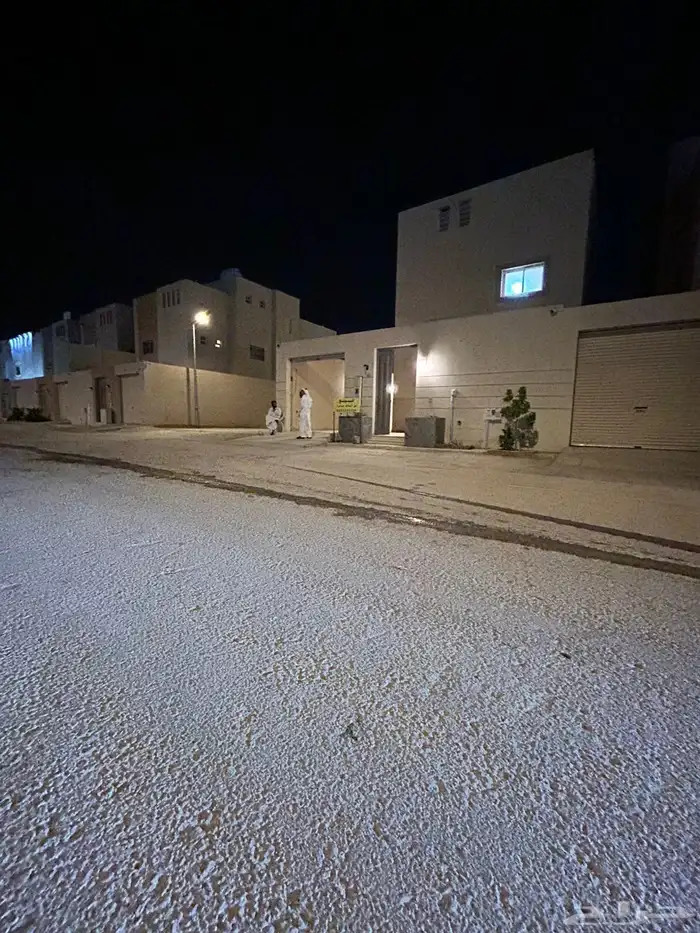 فيلا زاوية بحي الجنادرية مقابل مسجد 1