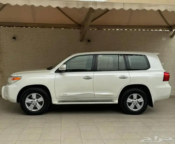 لاندكروزر 2014 GXR3 فل كامل سعودي 4
