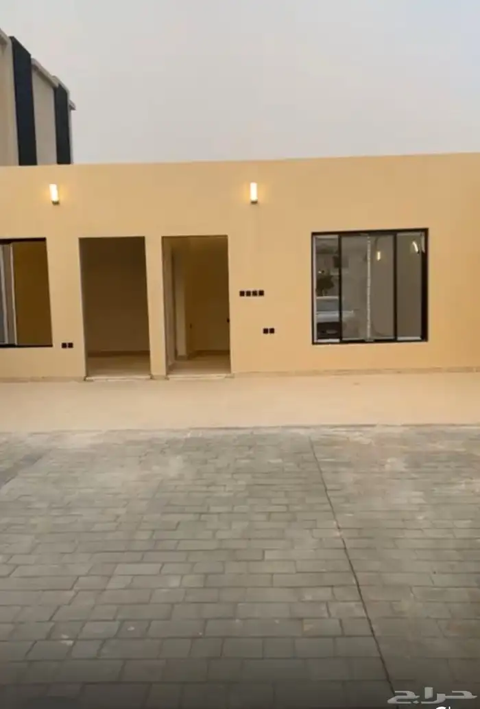 يوجد لدينا استراحة (شالية عزاب ) جديدة مدخل سيارة مساحة 280 8