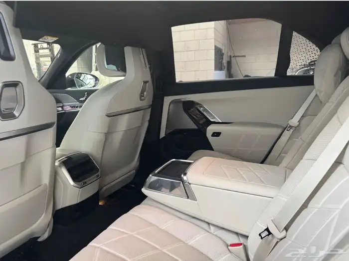 Bmw 740 2024 وارد الماني للاستيراد بحالة جدا ممتازه 17