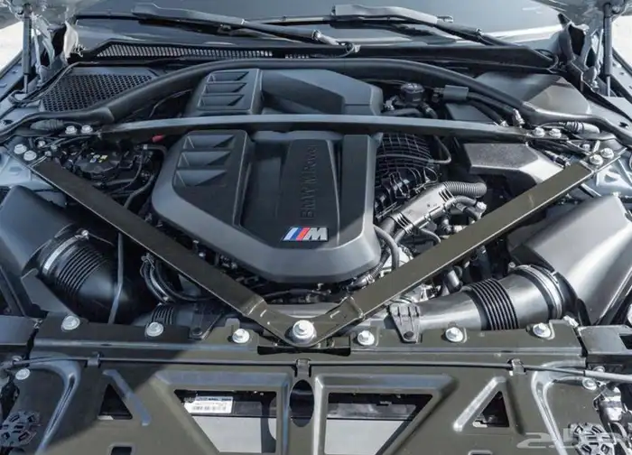 BMW M4   موديل 2024 داخليه احمر بسسسعر خيالي 25