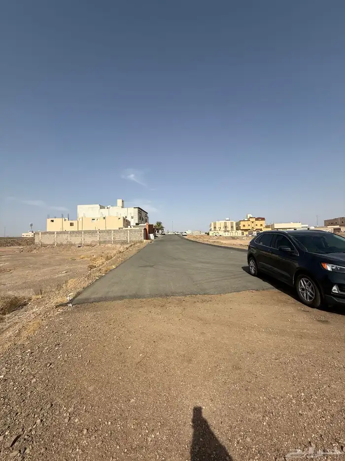 للبيع أرض سكنية على واجهتين 2 في حي العاقول 4