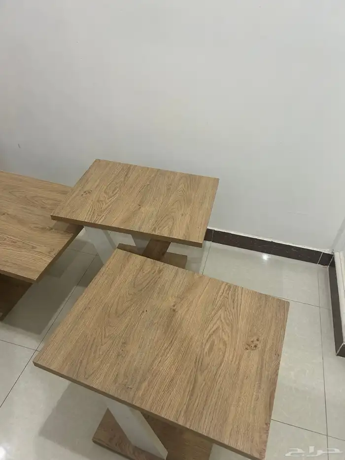 طاولة للبيع مع طاولات الخدمه 1