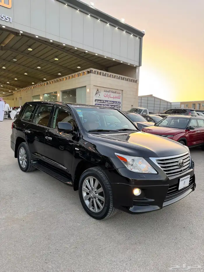 للبيع لكزس 2011 LX570 - مخزن عداد 153 الف فقط 1